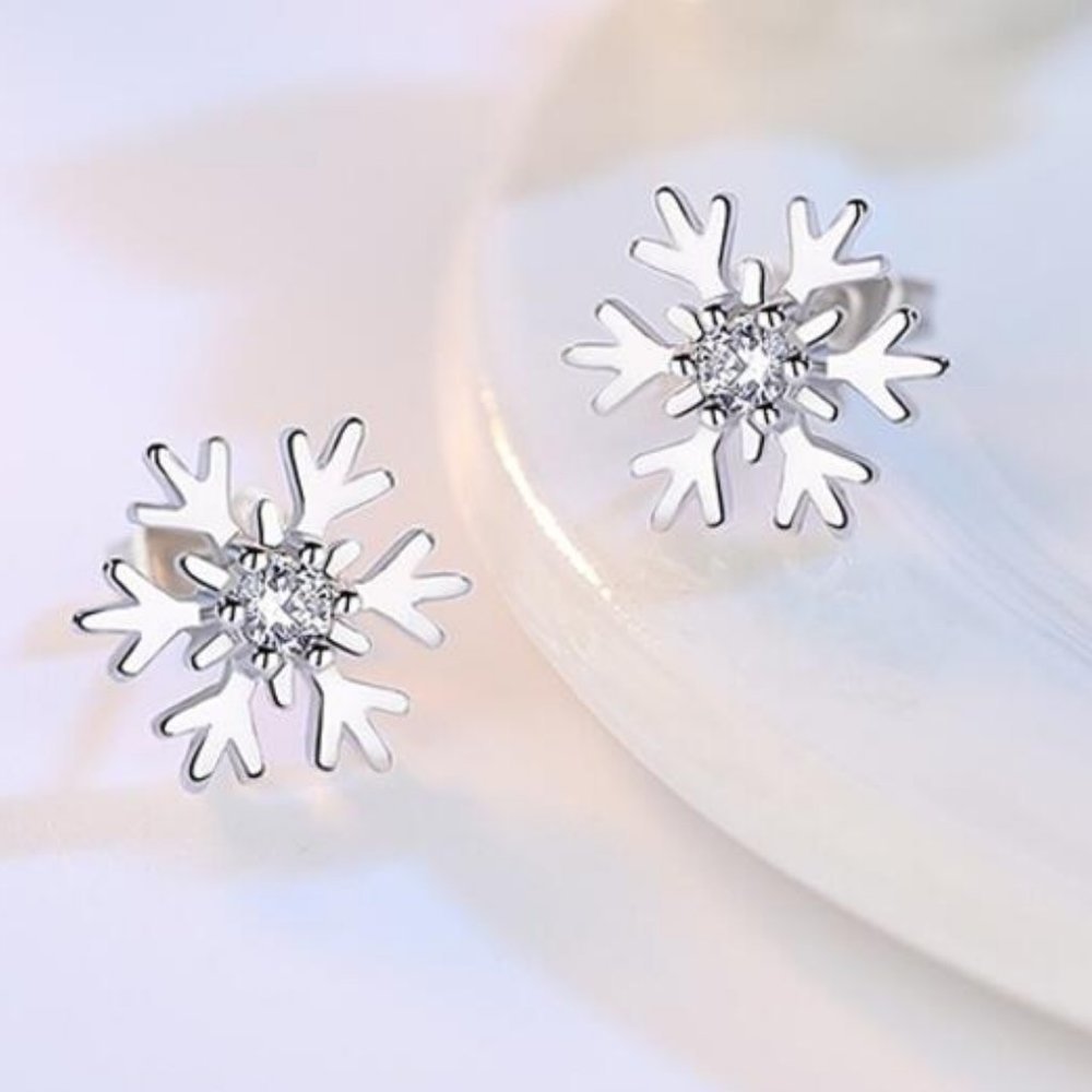 NEW 925 Sterling Silver Diamond Snowflake Earrings - Picture 4 of 8